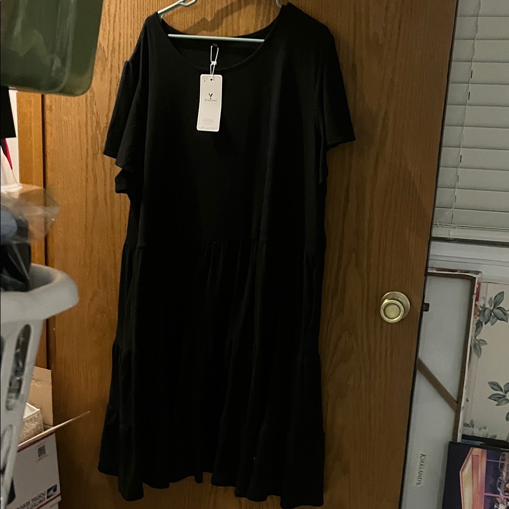 😻PLUS SIZE BEAUTY Chic Black Midi Dress